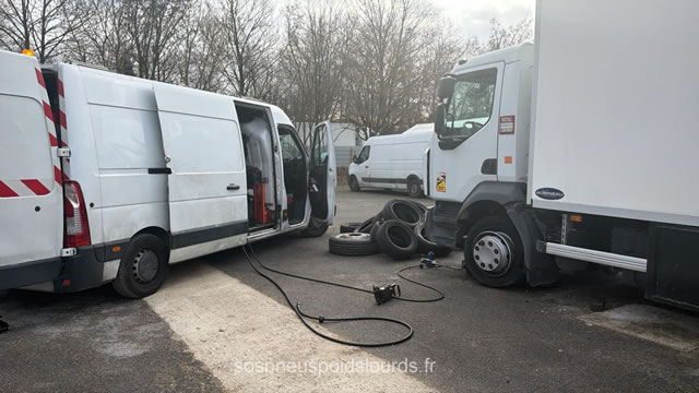 Dépannage & réparaion pneus poids lourds 24h/24 | SOS Pneus Poids Lourds