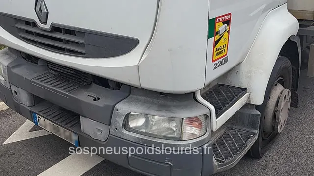 Réparation pneus poids lourds sur la N104 24h/24